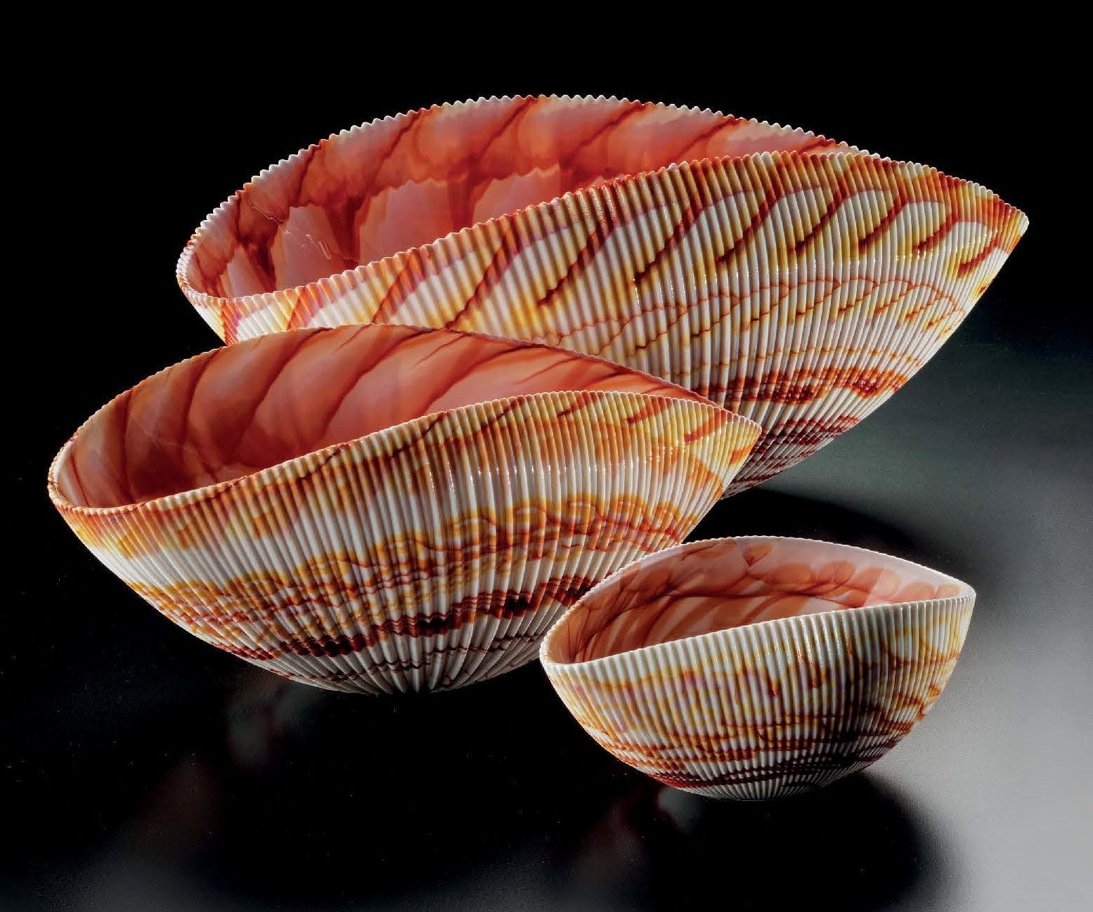 Glowing embers red glass shell - Glass of Murano